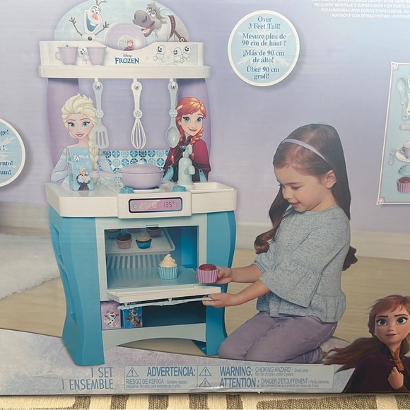 Disney Frozen Play Kitchen - Picture 3 of 5